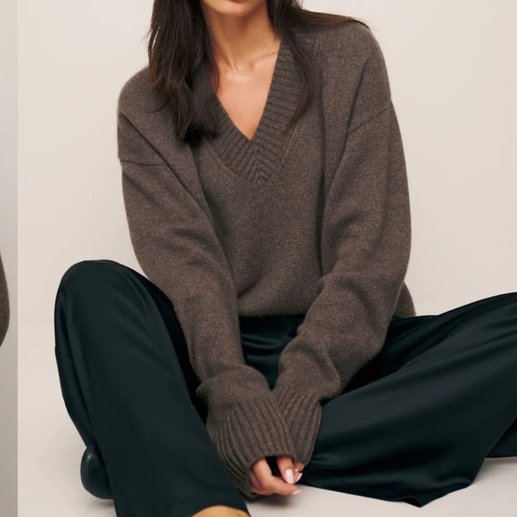 Reformation Jadey Cashmere V neck sweater - Picture 2 of 3